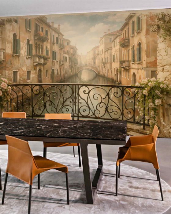 Fototapeten Romantischer Balkon über dem venezianischen Kanal