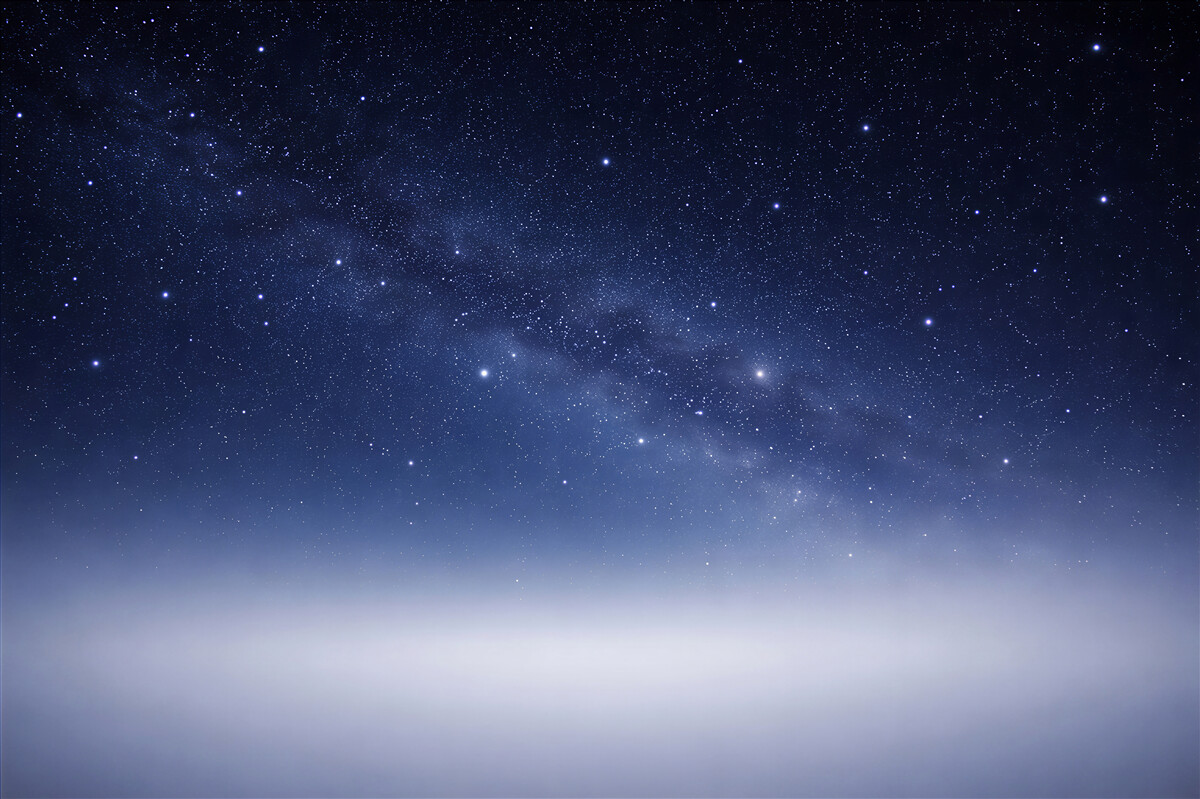 Fototapeten Subtile Milchstraße über dem Nebel