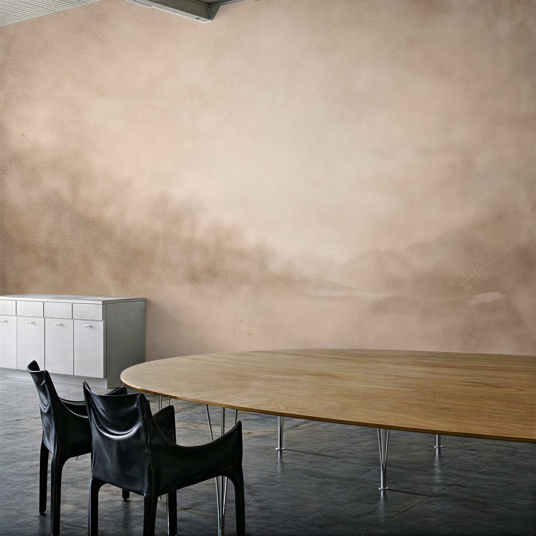Fototapeten Beige Berglandschaft im Nebel