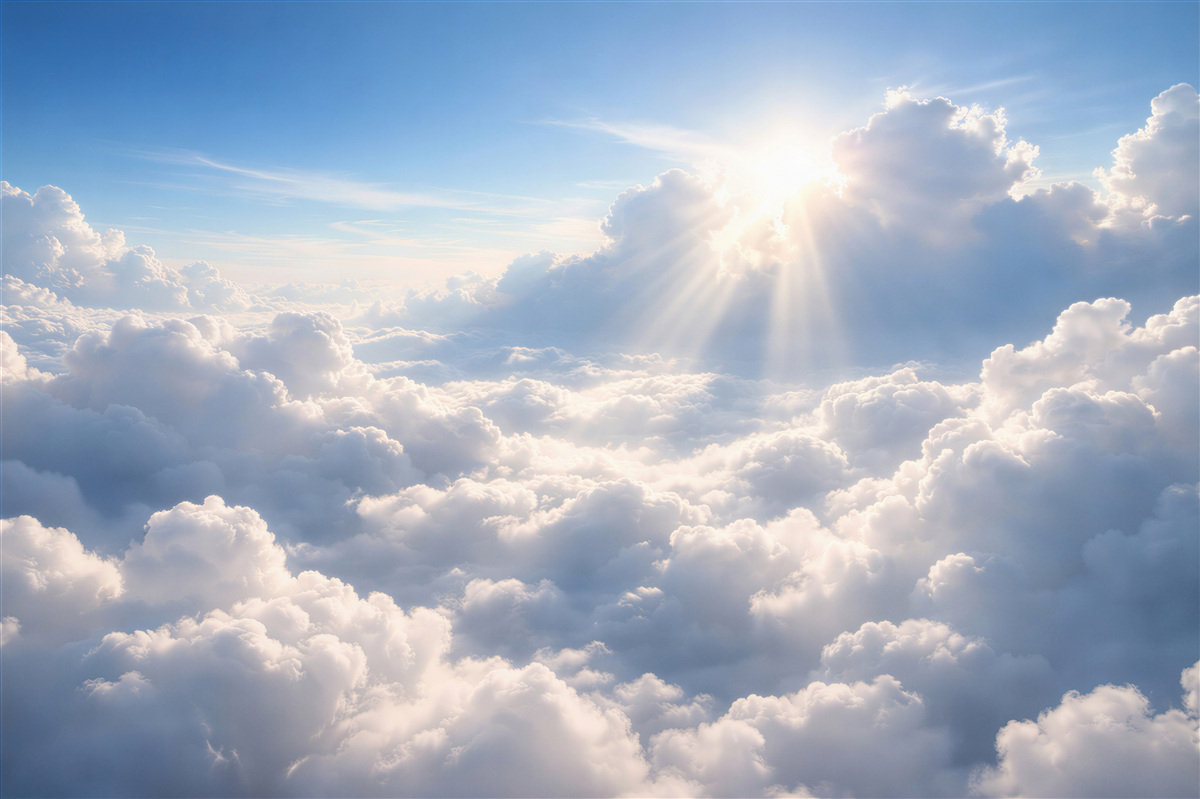 Fototapeten Sonnenstrahlen zwischen den Wolken